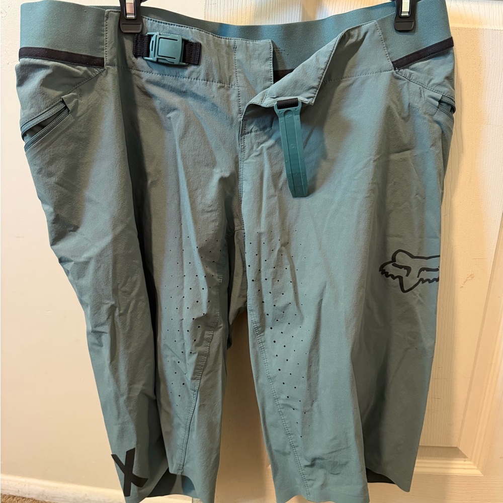 Fox attack women’s mountain bike shorts